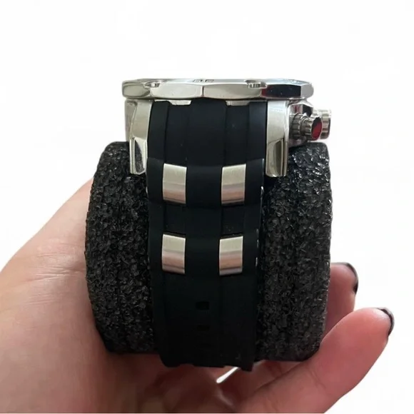 Invicta Black and Silver Dive Watch